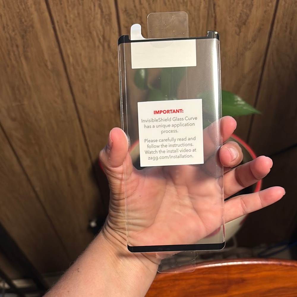 Red Screen Protector for Samsung Devices - Picture 5 of 11